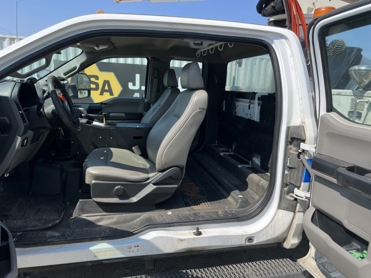 2017-ford-f550-image-22