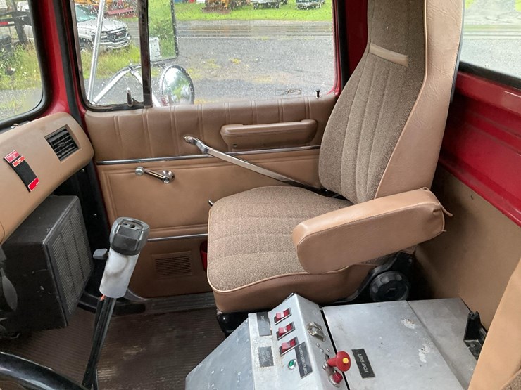 1989-ford-l8000-image-18