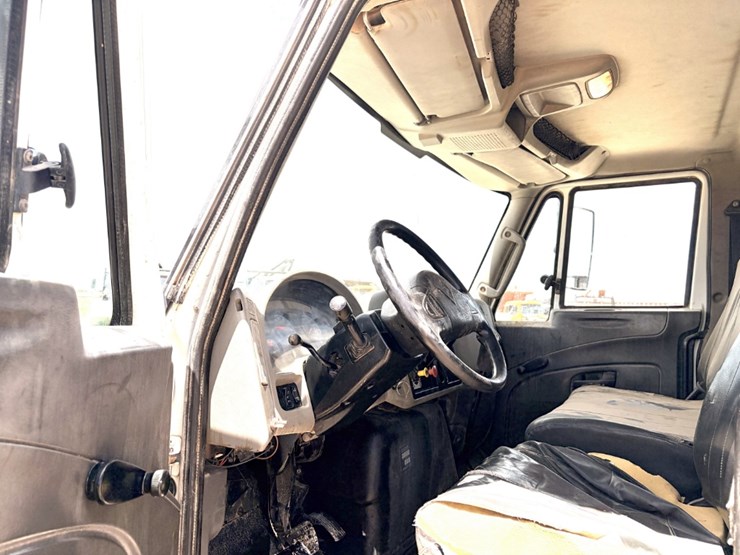 2013-international-durastar-4300-image-9