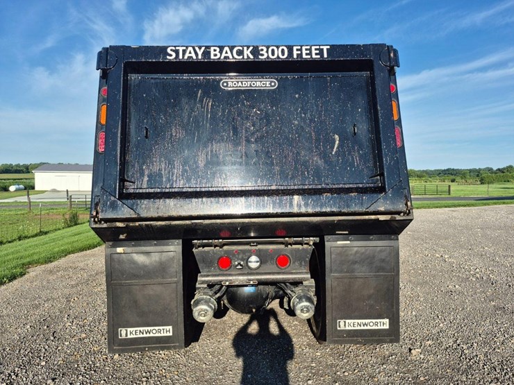 2025-kenworth-t880-image-4
