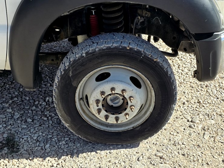 2011-ford-f550-image-13