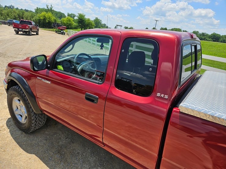 #25-•-2002-toyota-4x4-pickup-truck-image-18