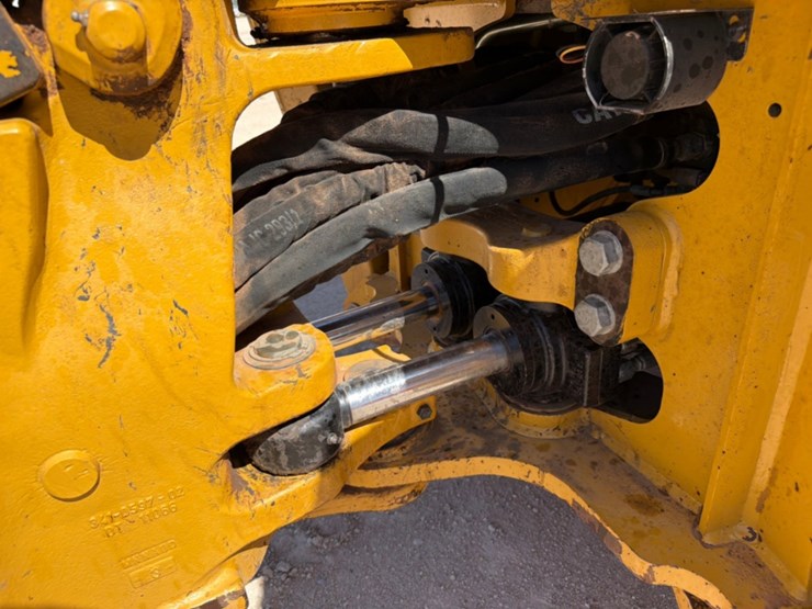 2021-caterpillar-420f2-it-image-7