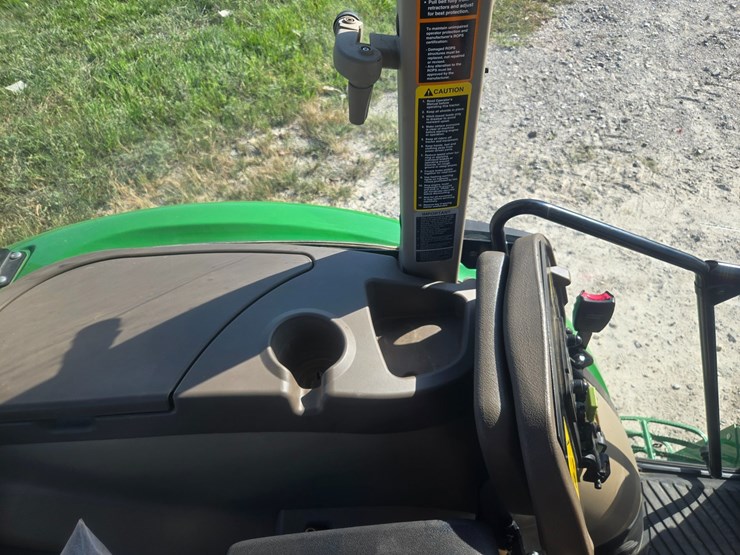 2024-john-deere-5075e-image-46