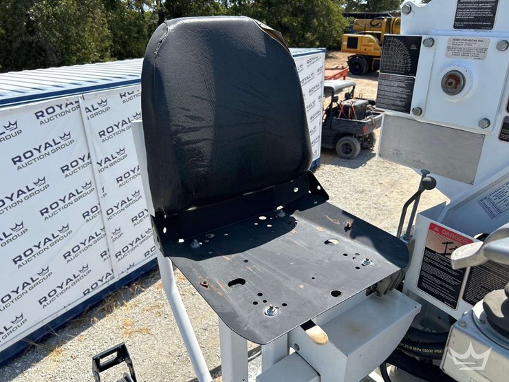 2019-freightliner-m2-106-image-30