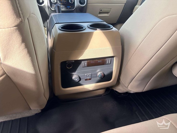 2016-ford-expedition-image-22