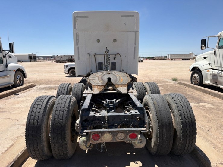 2015-kenworth-t880-image-9