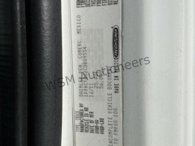 2012-freightliner-m2-106-image-24