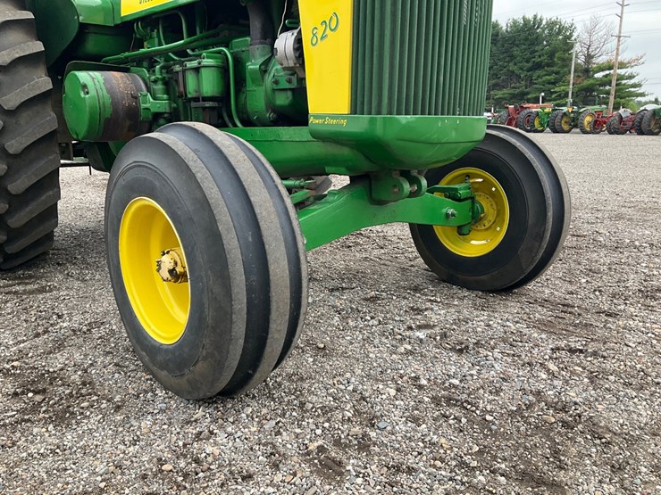 1957-john-deere-820-image-10