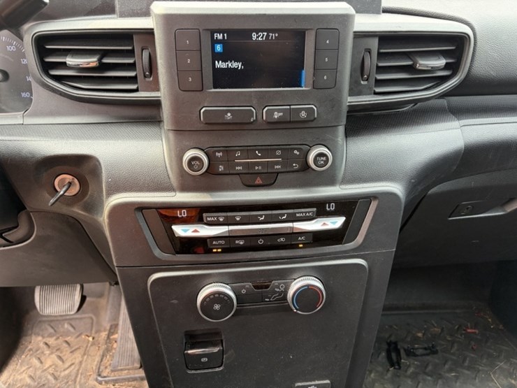 2020-ford-explorer-image-32
