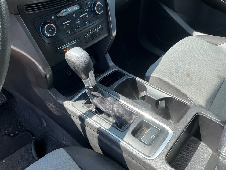 2017-ford-escape-se-image-18