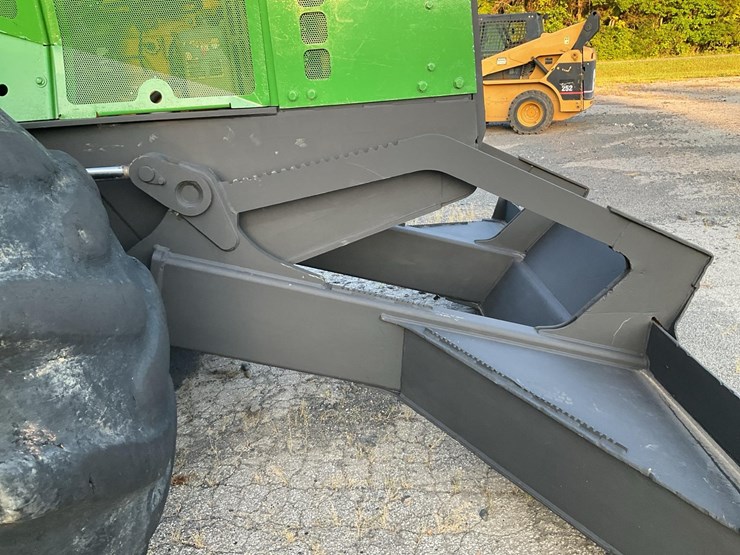 2006-deere-648g-iii-image-67