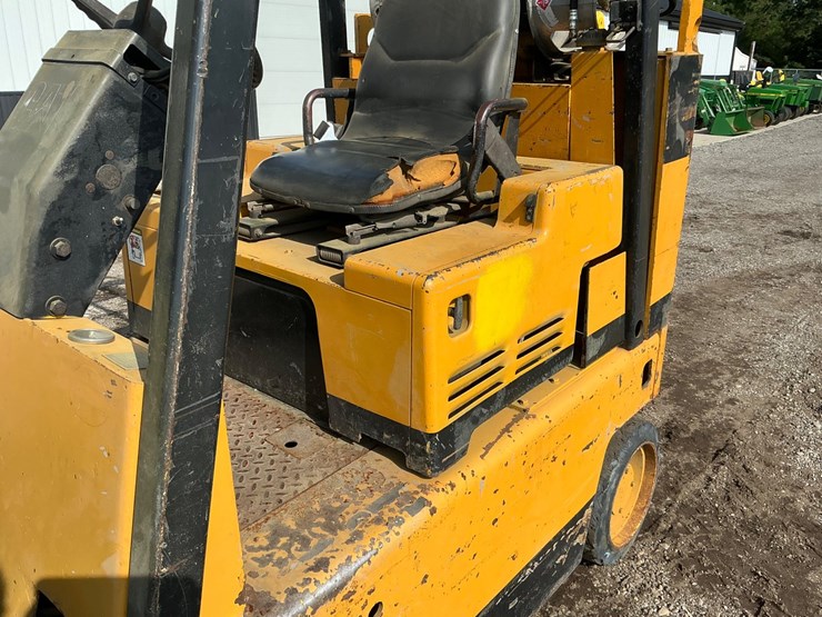 caterpillar-t80d-image-10