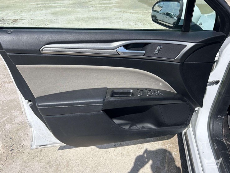 2018-ford-fusion-sedan-image-8