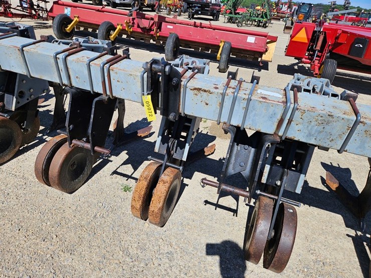 #80-•-hiniker-3pt-8-row-30"-cultivator-image-9