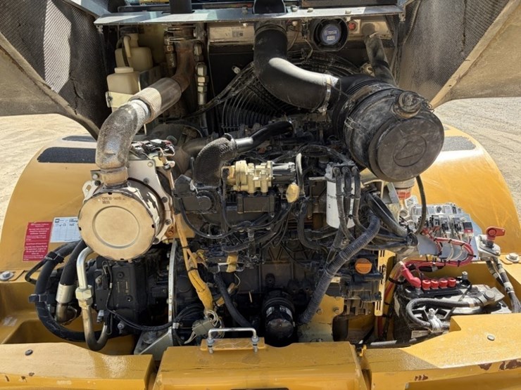 2018-deere-324k-image-14