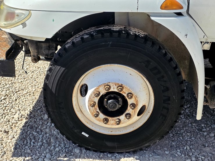 2009-international-durastar-4300-image-16