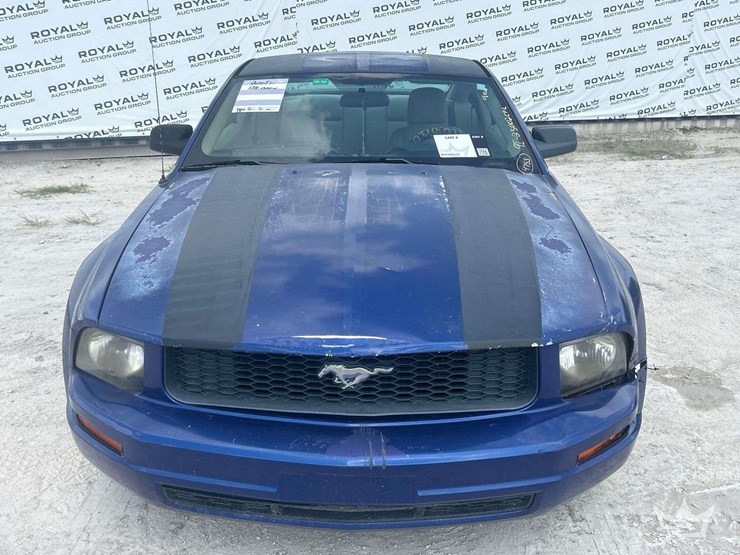 2005-ford-mustang-coupe-image-24