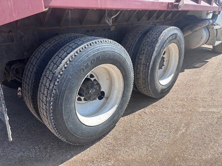 peterbilt-340-image-8