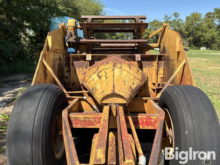 soil-mover-90-e-pull-type-scraper-image-17