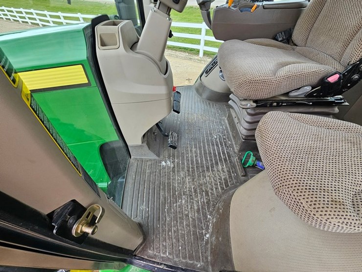 2013-john-deere-8335r-image-30