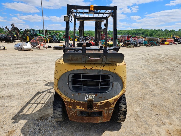 #126-•-cat-gp40k2-single-stage-fork-lift-image-4