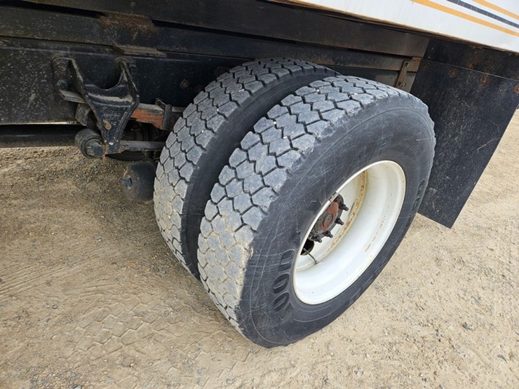 2011-international-durastar-4300-image-45