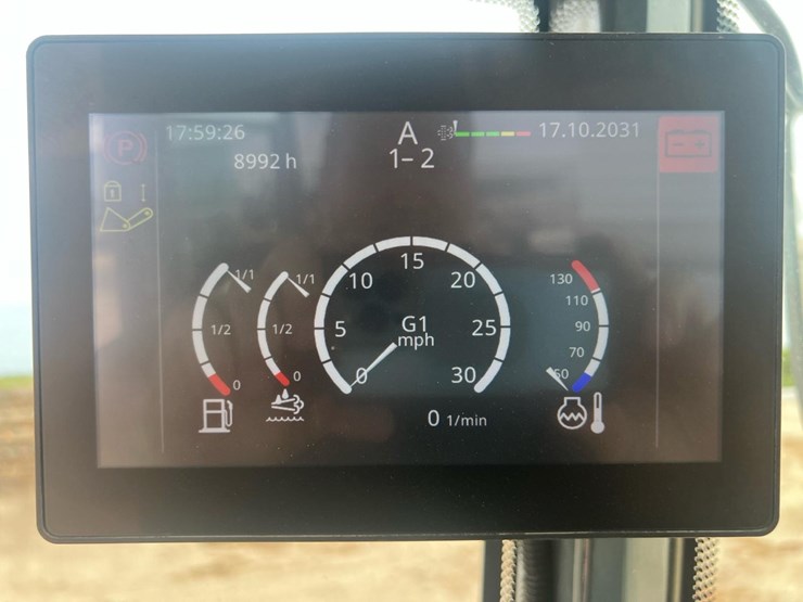 2020-deere-344l-image-47