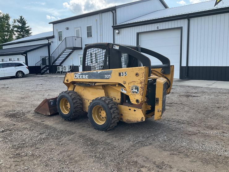 john-deere-325-image-3