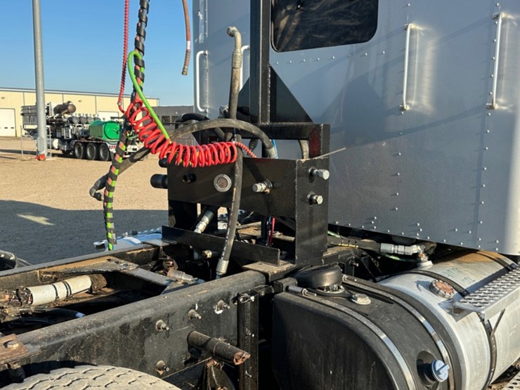 2015-kenworth-t800-image-18