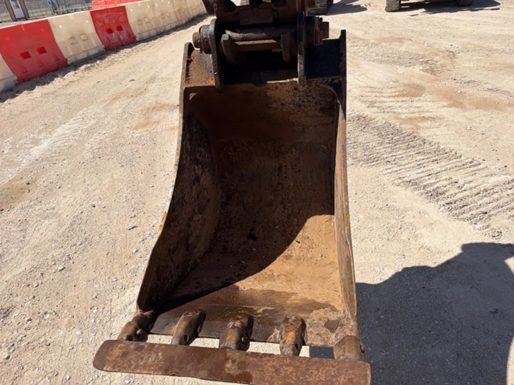 2021-caterpillar-420f2-it-image-9