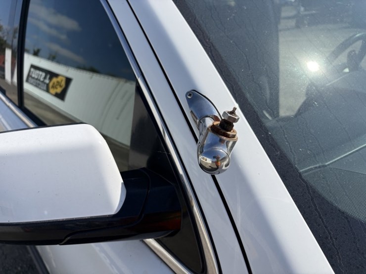 2016-chevrolet-tahoe-image-33