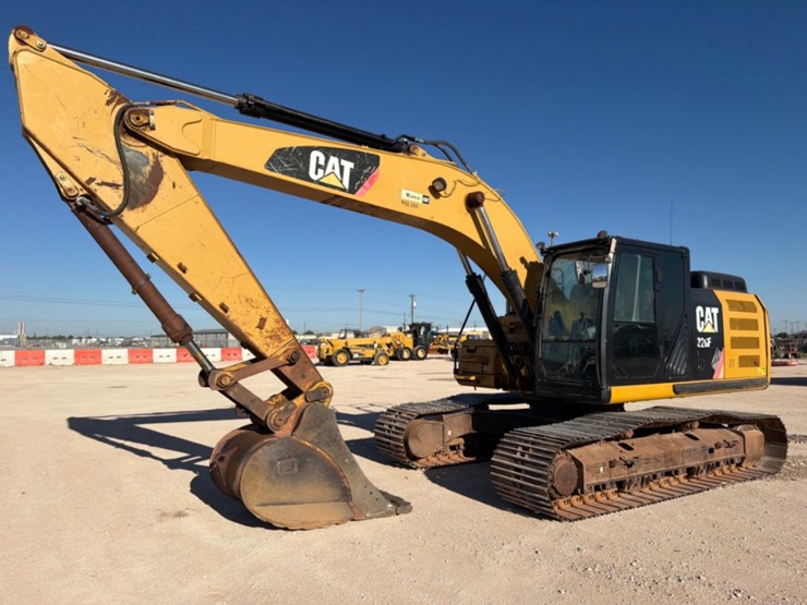 2015-caterpillar-326fl-image-2