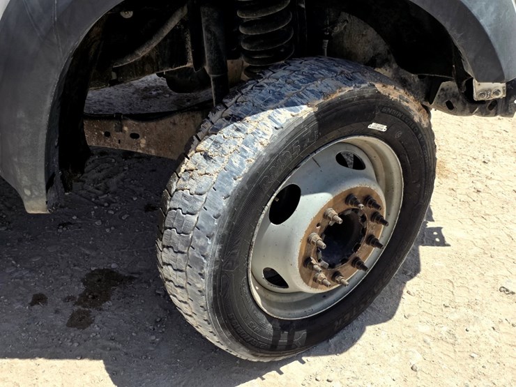 2010-ford-f550-image-16