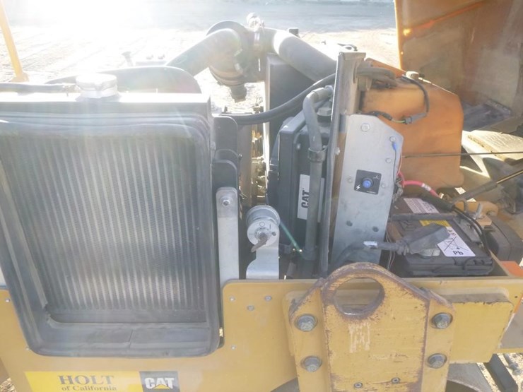 2013-caterpillar-cb22-image-21
