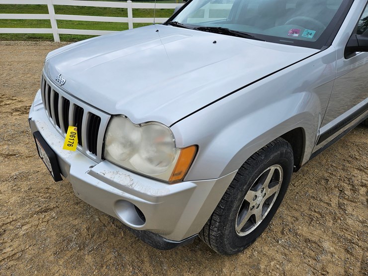 #60-•-2007-jeep-sport-utility-sedan-image-46
