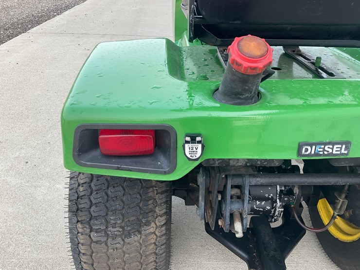 john-deere-332-image-13
