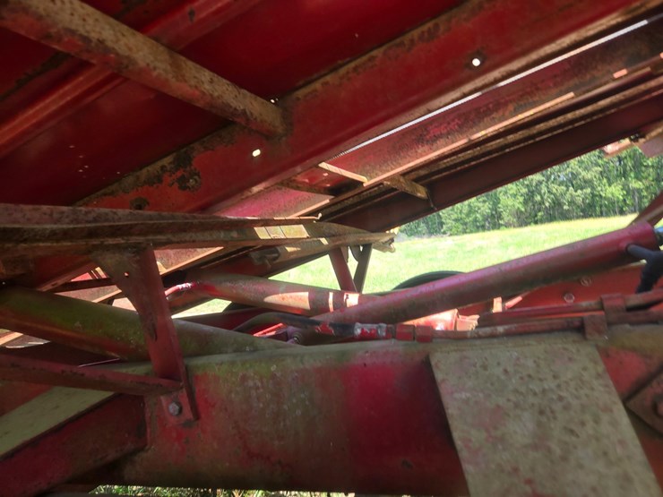 new-holland-1033-image-50