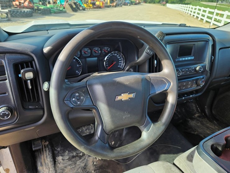 2017-chevrolet-1500-image-25