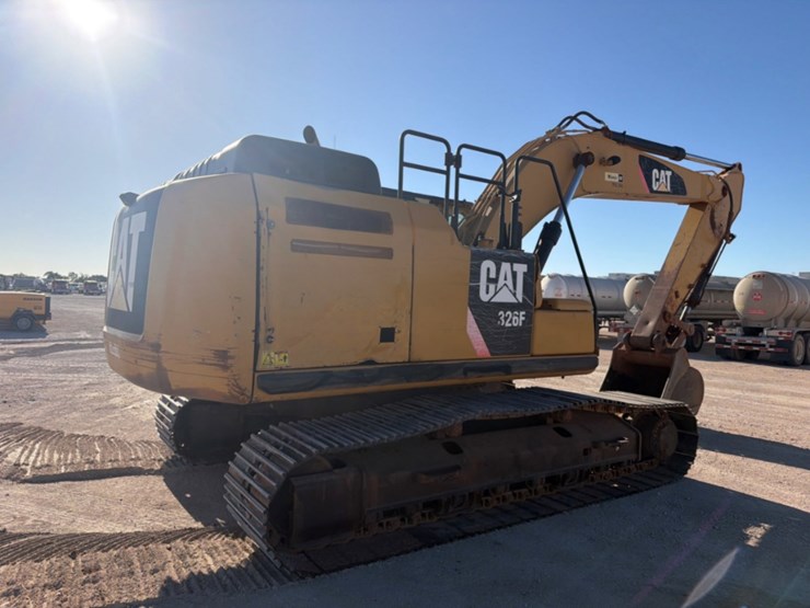2015-caterpillar-326fl-image-6