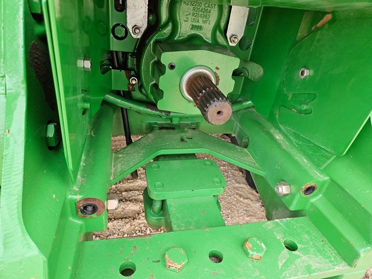 2013-john-deere-8335r-image-19