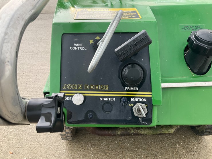 john-deere-322-image-6