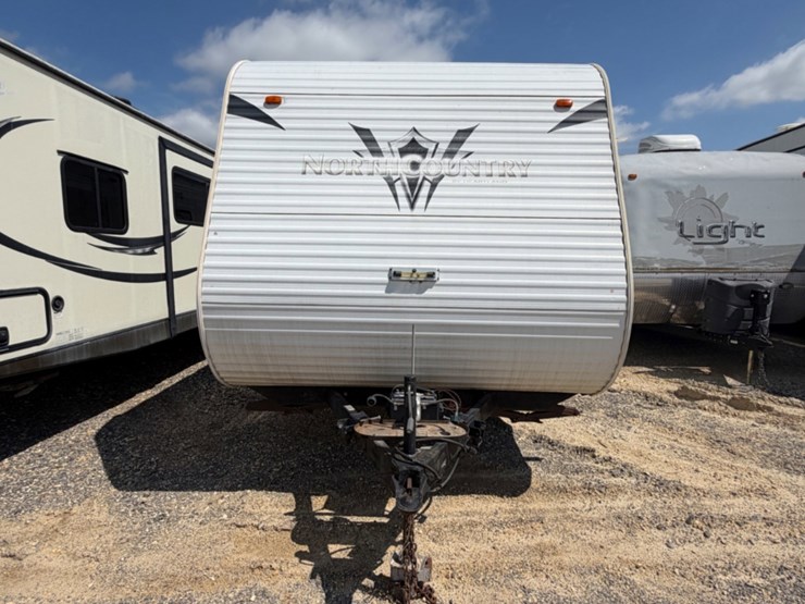 2011-heartland-north-country-travel-trailer-image-2