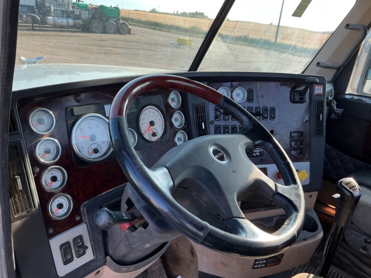 2015-freightliner-coronado-122-sd-image-21