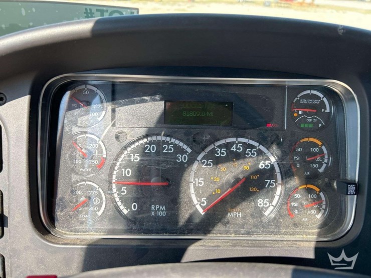 2019-freightliner-m2-106-image-13