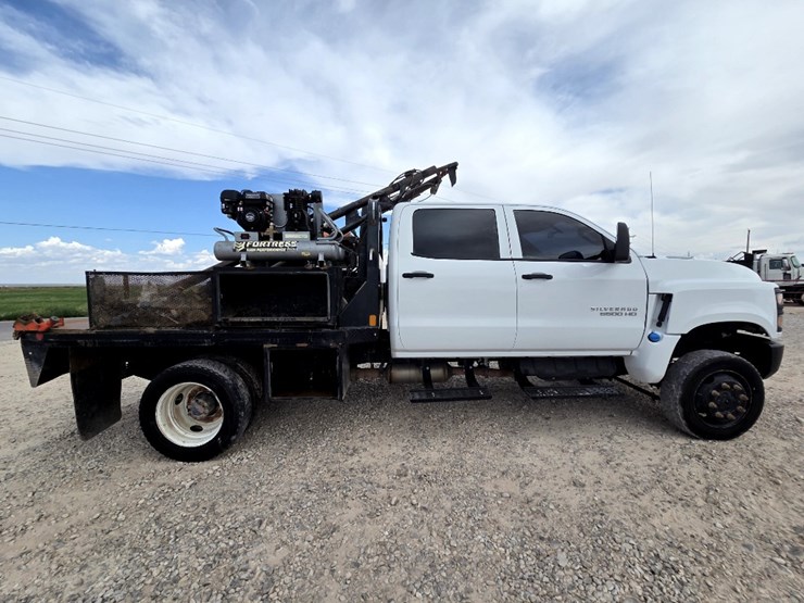 2022-chevrolet-silverado-5500hd-image-4