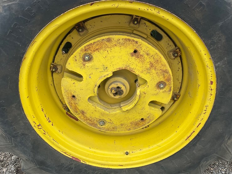 1958-john-deere-820-image-17