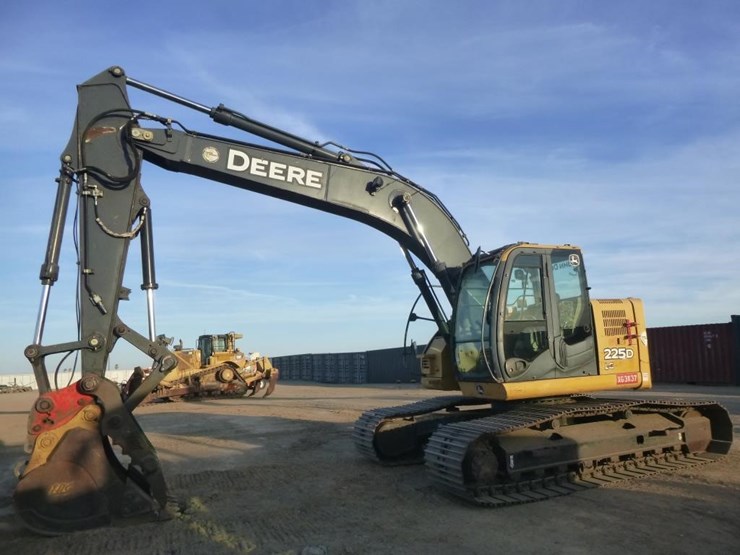 2011-deere-225d-lc-image-2