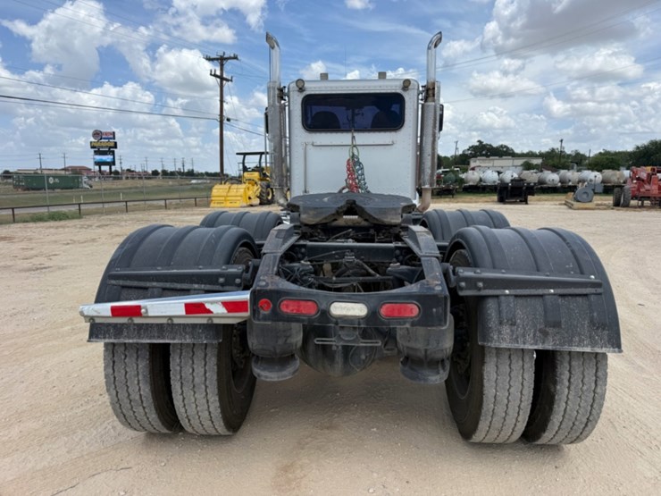 2019-peterbilt-389-image-6