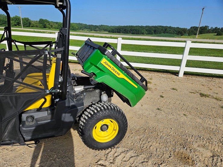 john-deere-gator-image-13
